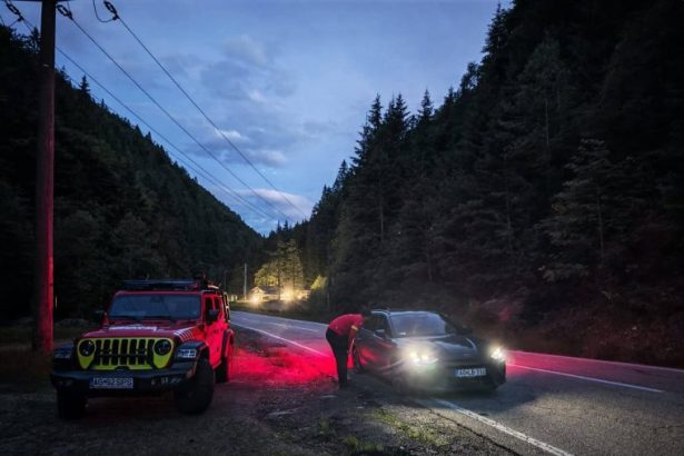Familie cu gravida salvata de Salvamont pe Transfagarasan