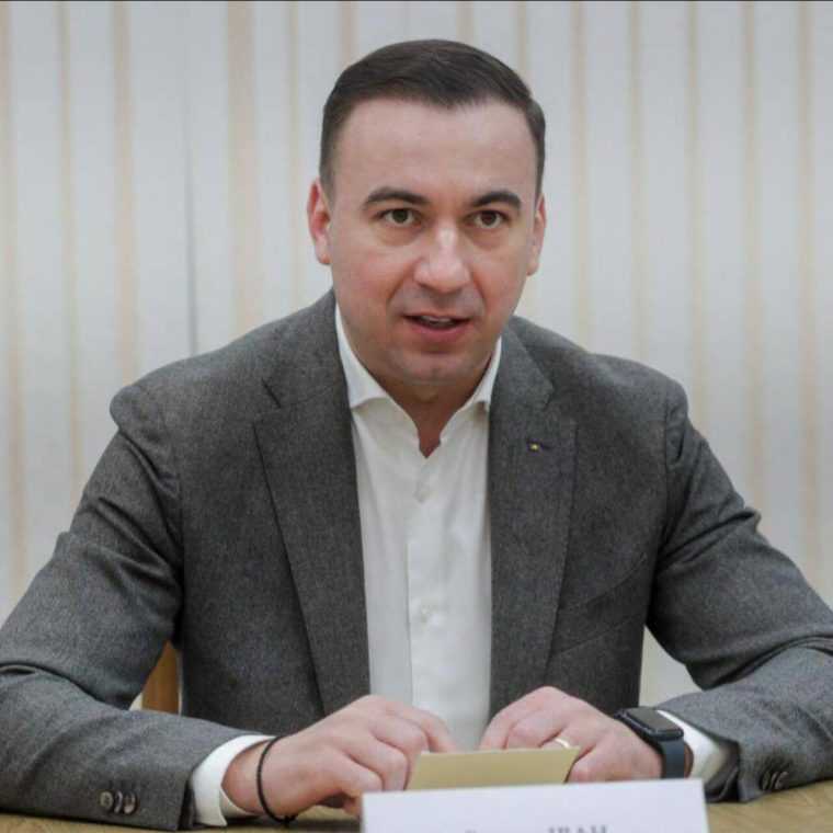 Fostul ministru Bogdan Ivan implicat intr un accident de circulatie in municipiul Bistrita Nu ar fi acordat prioritate unui autobuz