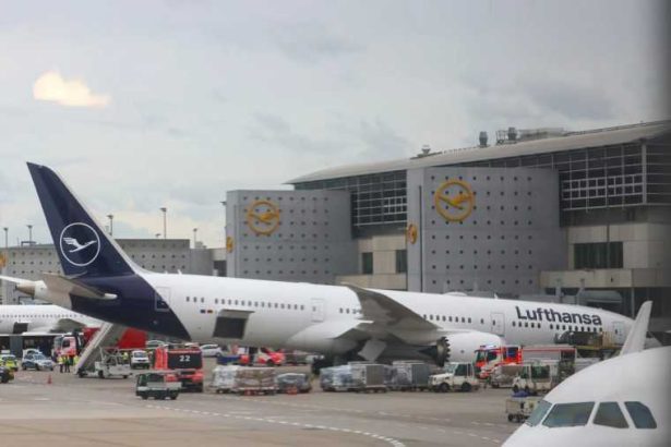 Frankfurt un Boeing 787 s a prabusit cu nasul inainte de decolare Mai multe persoane au fost ranite