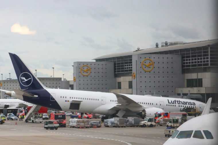 Frankfurt un Boeing 787 s a prabusit cu nasul inainte de decolare Mai multe persoane au fost ranite