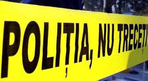 IT ist gasit decedat in fata locuintei Politia ia in considerare mai multe variante