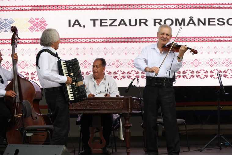 Ia tezaur romanesc o seara consacrata traditiei si identitatii romanesti