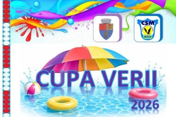 Inotatorii tineri concureaza la Bazinul Olimpic din Pitesti