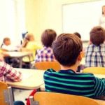 Invatatoare retinuta dupa ce ar fi agresat un copil care a distrus un document cu rezultatele evaluarii