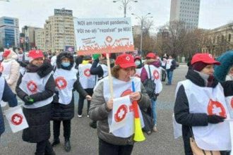 Legea salarizarii starneste tensiuni in Sanatate Sindicalistii avertizeaza cu privire la greva generala daca salariile sunt taiate