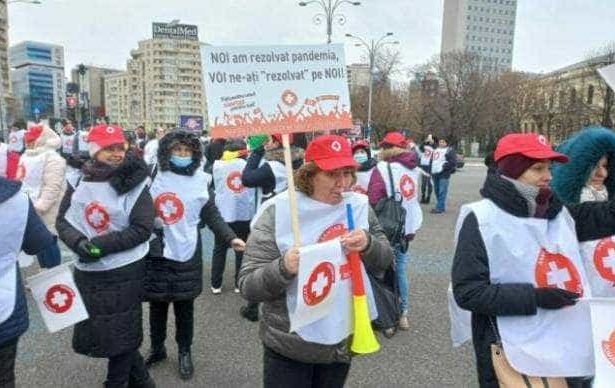 Legea salarizarii starneste tensiuni in Sanatate Sindicalistii avertizeaza cu privire la greva generala daca salariile sunt taiate