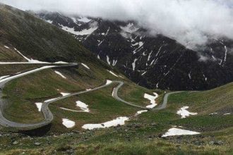 Lovitura pentru soferi Redeschiderea Transfagarasanului a fost amnata in ultima clipa din cauza vremii severe