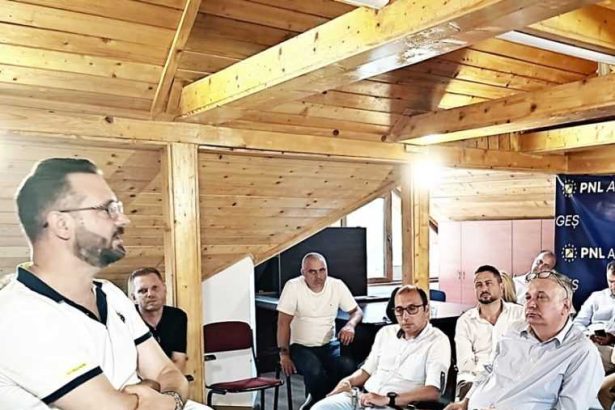 Mihai Cotet la prima intalnire informala a PNL Arges reconstructia organizatiei si promovarea oamenilor noi
