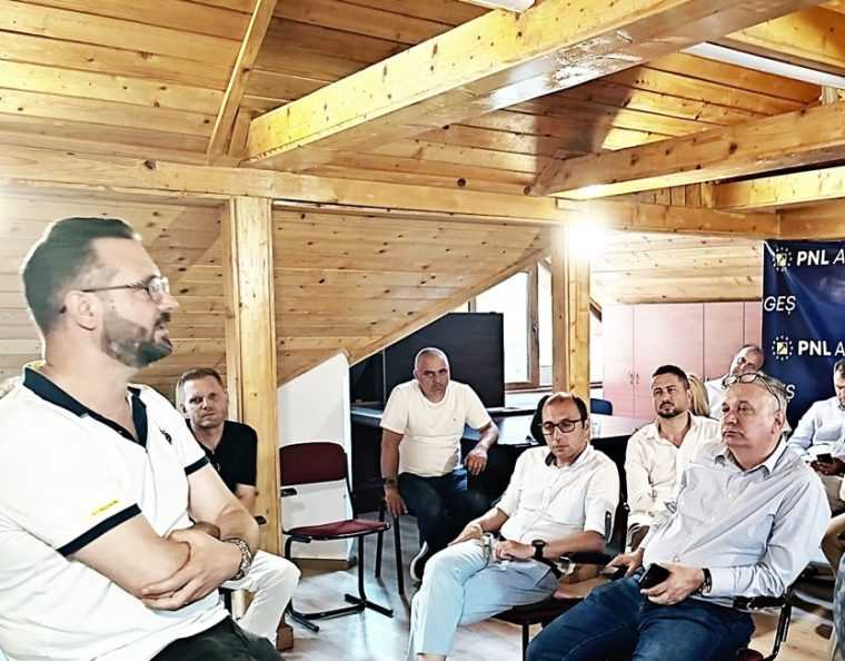 Mihai Cotet la prima intalnire informala a PNL Arges reconstructia organizatiei si promovarea oamenilor noi