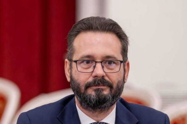 Mihai Cotez anunta o noua orientare pentru PNL Arges Nu ma intereseaza sa castig disputele interne ci sa reconstruiesc o organizatie puternica