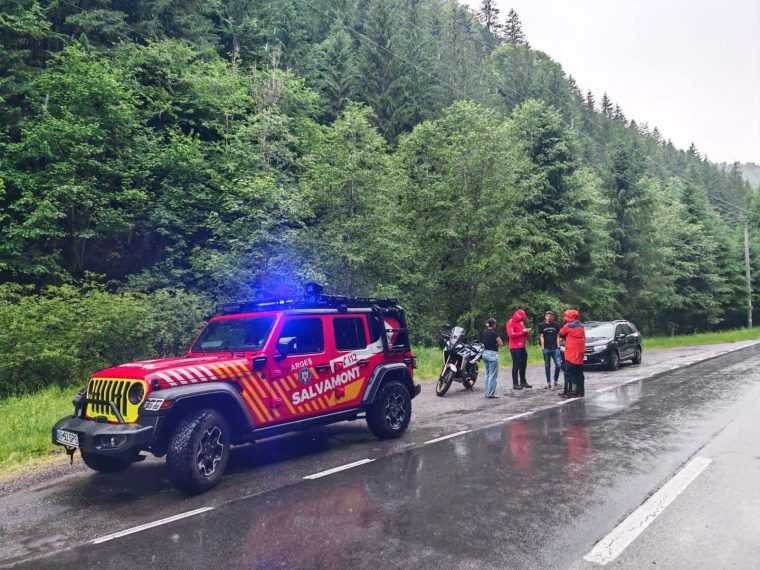 Mobilizare extinsa pe Transfagarasan dupa ce un turist a observat o motocicleta abandonata