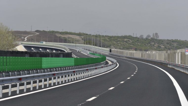 Noi restricii pe Drumul Expres Craiova Pitesti din cauza unor probleme la sosea