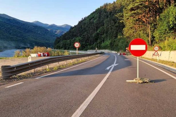 Noi restrictii pe Valea Oltului Lucrarile de pe DN7 vor continua pana la jumatatea lunii iulie