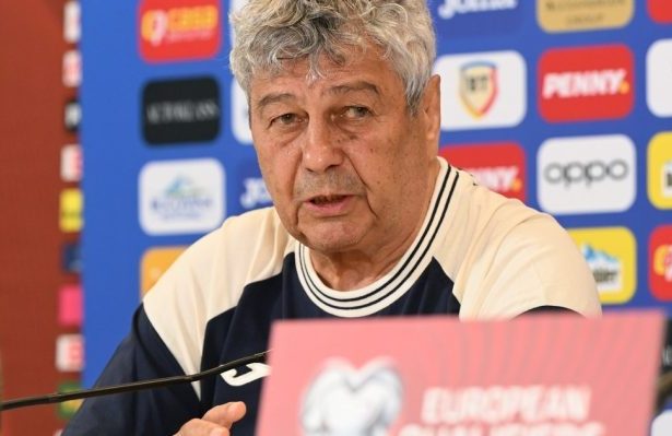 O aeronav TAROM va fi denumit dupa Mircea Lucescu Documentul a fost semnat de Elena si Razvan Lucescu