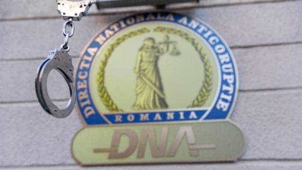 O tanara a descoperit ca era angajata fara sa stie Ancheta DNA a relevat o presupusa frauda cu fonduri europene destinate somerilor