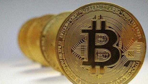 Panica pe piata cripto Bitcoin a scazut la jumatate fata de maximul istoric