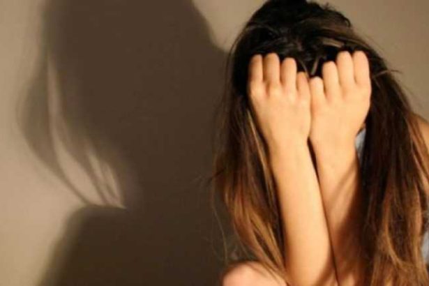 Parintii unei eleve in varsta de 18 ani sustinand ca fiica lor a fost drogata si agresata la balul de absolvire