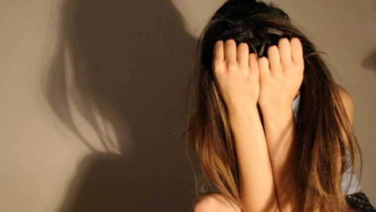 Parintii unei eleve in varsta de 18 ani sustinand ca fiica lor a fost drogata si agresata la balul de absolvire