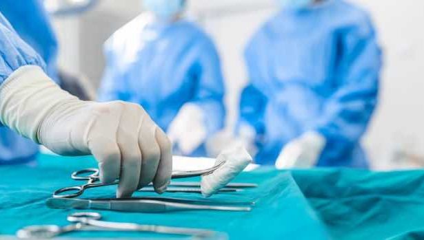 Premier medical un pacient n moarte cerebral a primit simultan un ficat i doi rinichi de la porc