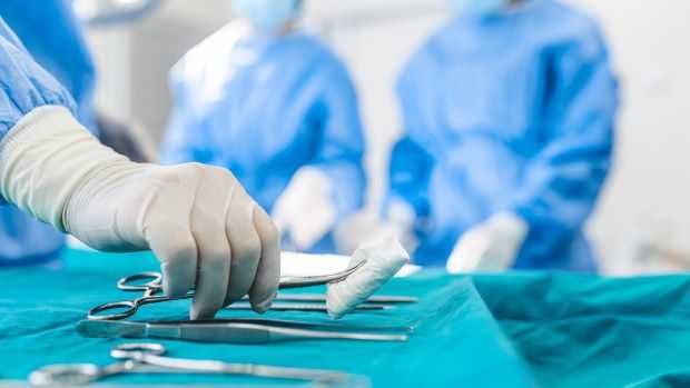 Premier medical un pacient n moarte cerebral a primit simultan un ficat i doi rinichi de la porc