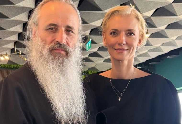 Presedintele Israelului la comemorarea pogromului de la Iasi Alina Gorghiu a fost prezenta alaturi de IPS Teofan din Corbi judetul Arges