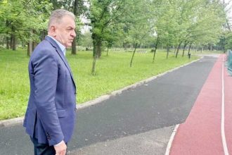 Primarul Cristian Gentea a extins pista de alergare din Parcul Lunca Argesului Vom continua sa imbunatatim conditiile pentru alergatori