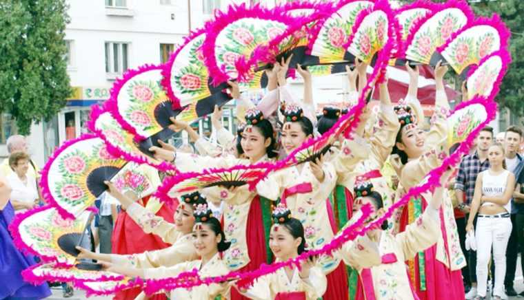 Scena din vita culturala a Pitestiului 172