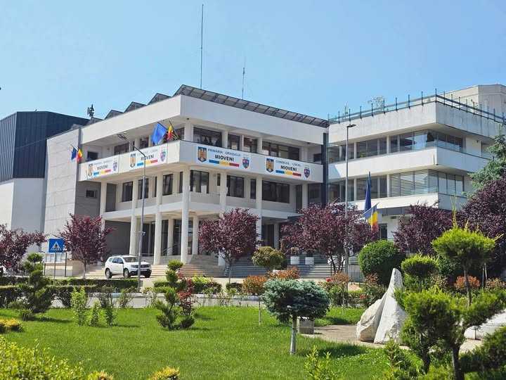 Stiri de ultimora Procurorii Anticoruptie au confiscat documente de la Primaria Mioveni Primarul Costache confirma