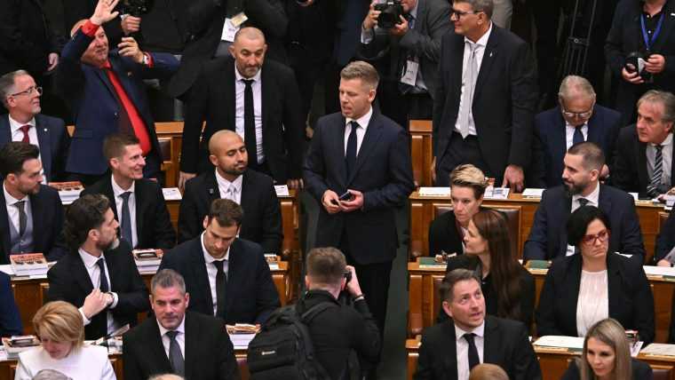 Toti deputatii din Ungaria si au reduse veniturile cu 40 Niciun vot impotriva in Parlament