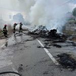 Tractorist ars intr un incendiu izbucnit la doua tunuri de baloti
