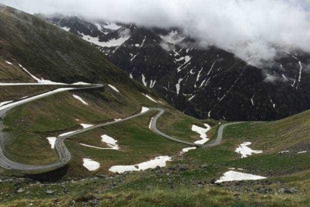 Transfagarasanul s a redeschis Drumul care atrage turisti din intreaga lume poate fi parcurs din nou