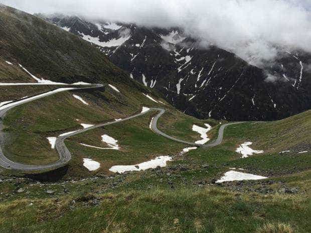 Transfagarasanul s a redeschis Drumul care atrage turisti din intreaga lume poate fi parcurs din nou