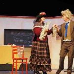 Un profesor plin de vicii vine la Pitesti Invitatie la teatru