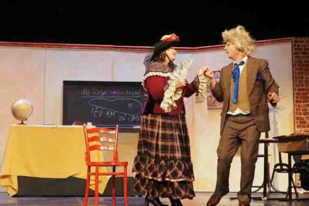 Un profesor plin de vicii vine la Pitesti Invitatie la teatru