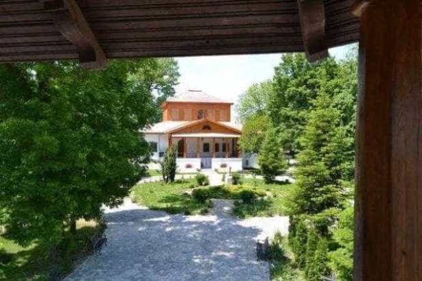 Vernisaj si atelier practic de vopsire a lanii si preparare de pigmenti naturali la Muzeul Golesti