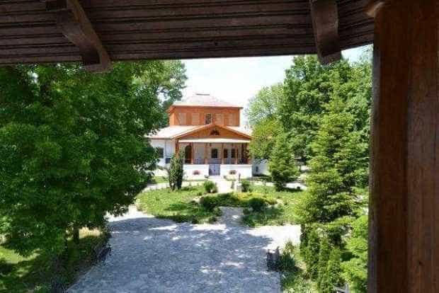 Vernisaj si atelier practic de vopsire a lanii si preparare de pigmenti naturali la Muzeul Golesti