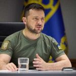 Zelenski il ia in deradere pe Putin Kremlinul continua sa amane cucerirea Donbasului