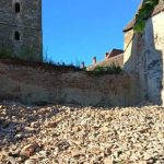 Zidul unei biserici fortificate de patrimoniu din Transilvania s a prabusit in timpul noptii