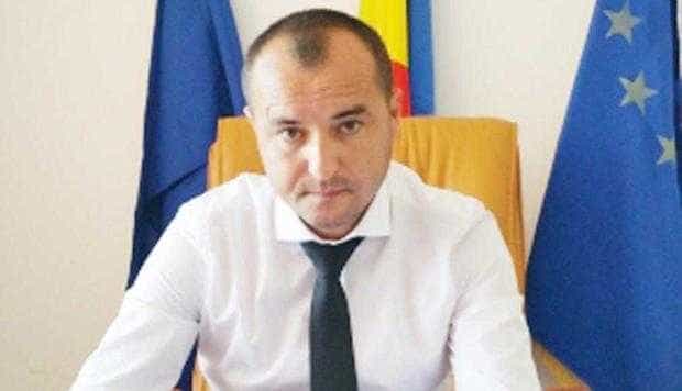 casiera primariei budeasa a delapidat aproape 19 milioane lei primarul rachieru a depus plangere la parchet