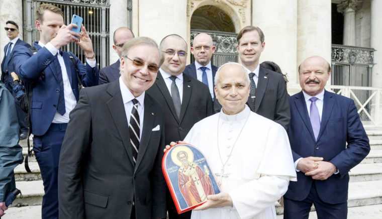 papa leon a primit o icoana realizata de preotul argesan cristian dragomirescu