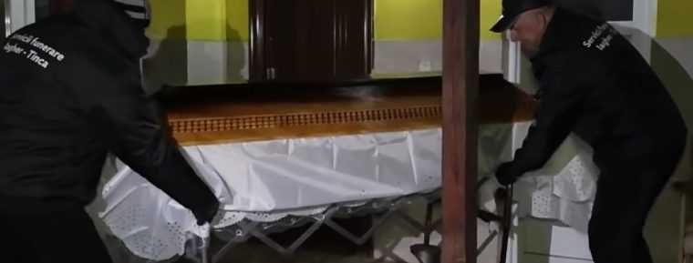 protest inedit in bihor un administrator de centre sociale a adus trupul unei persoane decedate la primarie