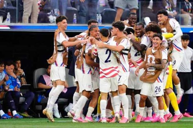 spectacol total la debutul sua la mondial primul autogol al turneului si patru goluri in fata a 70000 de spectatori