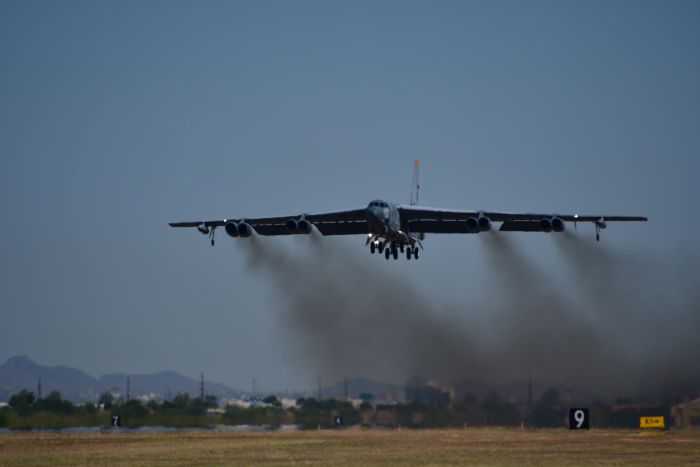 tragedie la o baza militara din sua un bombardier b 52 s a prabusit la scurt timp dupa decolare