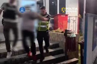 video barbat agresiv retinut la mioveni amenintari si scandal la local