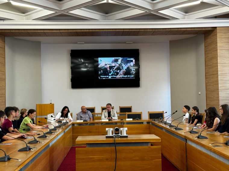 23 de elevi merituosi din Pitesti participa la o tabara de vara in Kragujevac