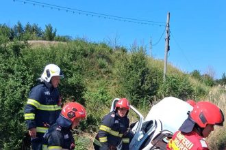 Arges Accident cu victime in autoturisme blocate