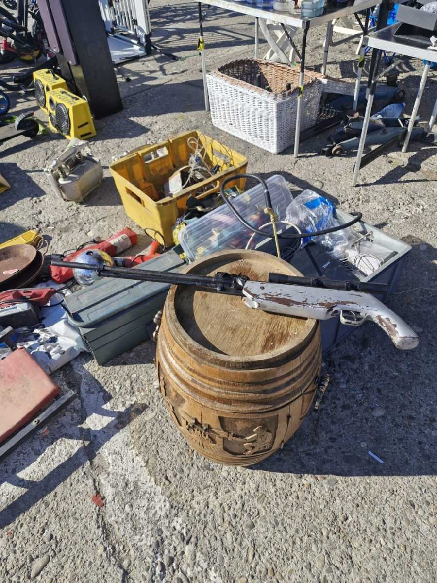Arm detinuta ilegal la Targul de la Bradu