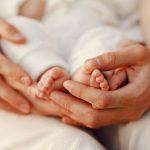 Bebelus de 4 luni din Vrancea luat in plasament dupa acuzatii serioase la adresa mamei