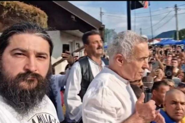 Calin Georgescu in Arges Vizita la targul de la Domnesti
