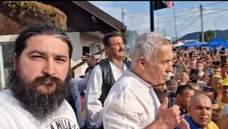 Calin Georgescu in Arges Vizita la targul de la Domnesti